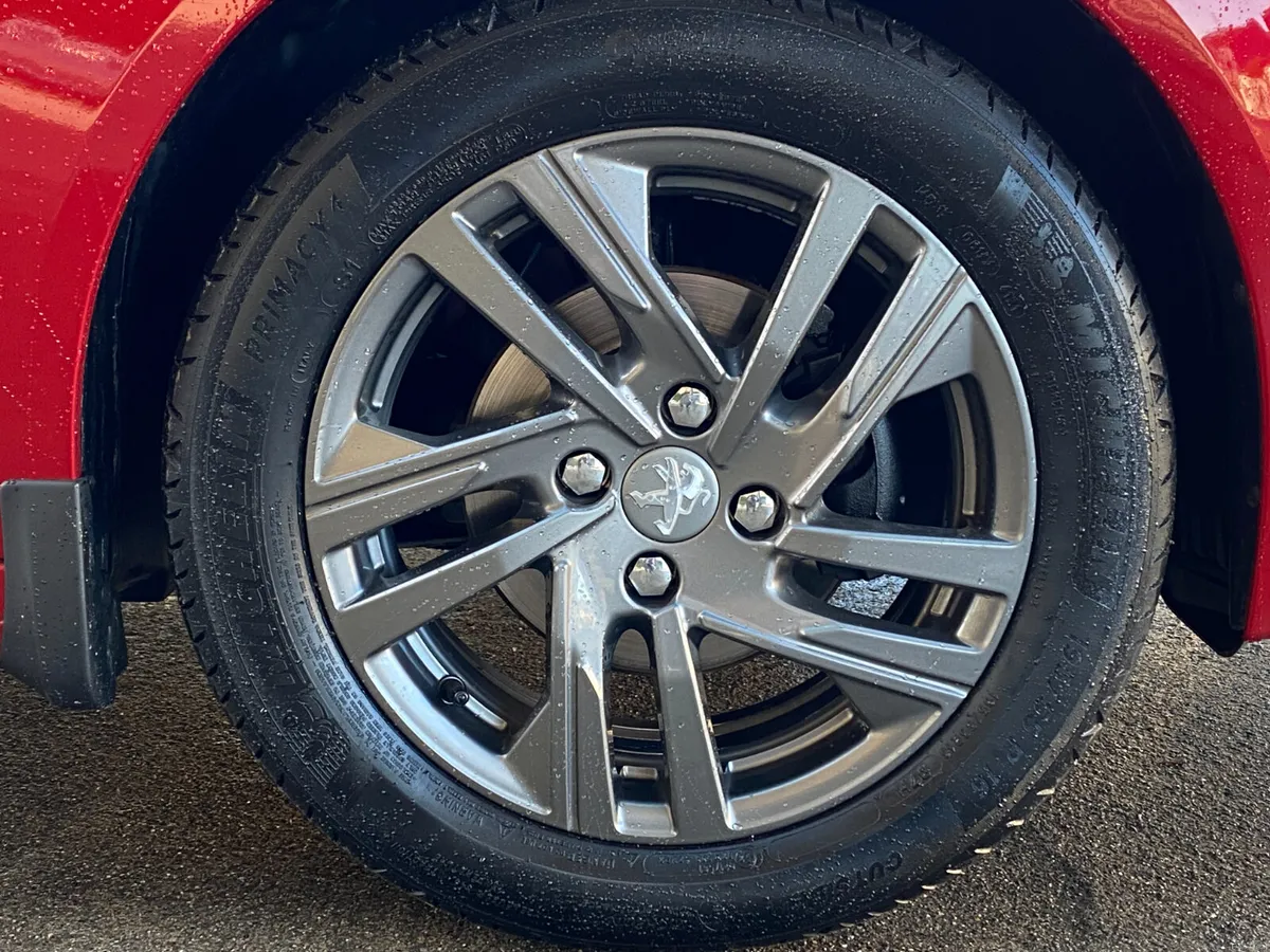 Peugeot 208 1.2 Puretech 75 bhp Active - Image 4