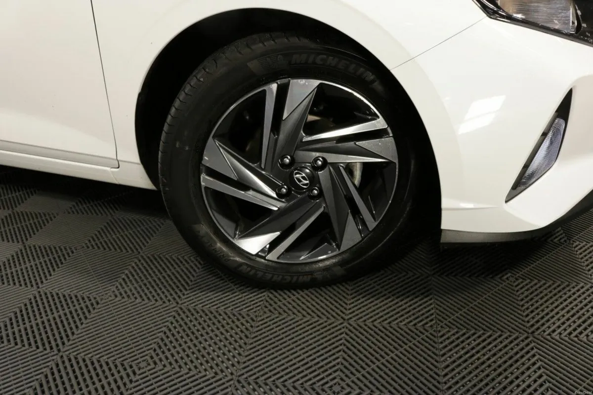 Hyundai i20 DELUXE PLUS 1.2L PETROL HATCHBACK - Image 4