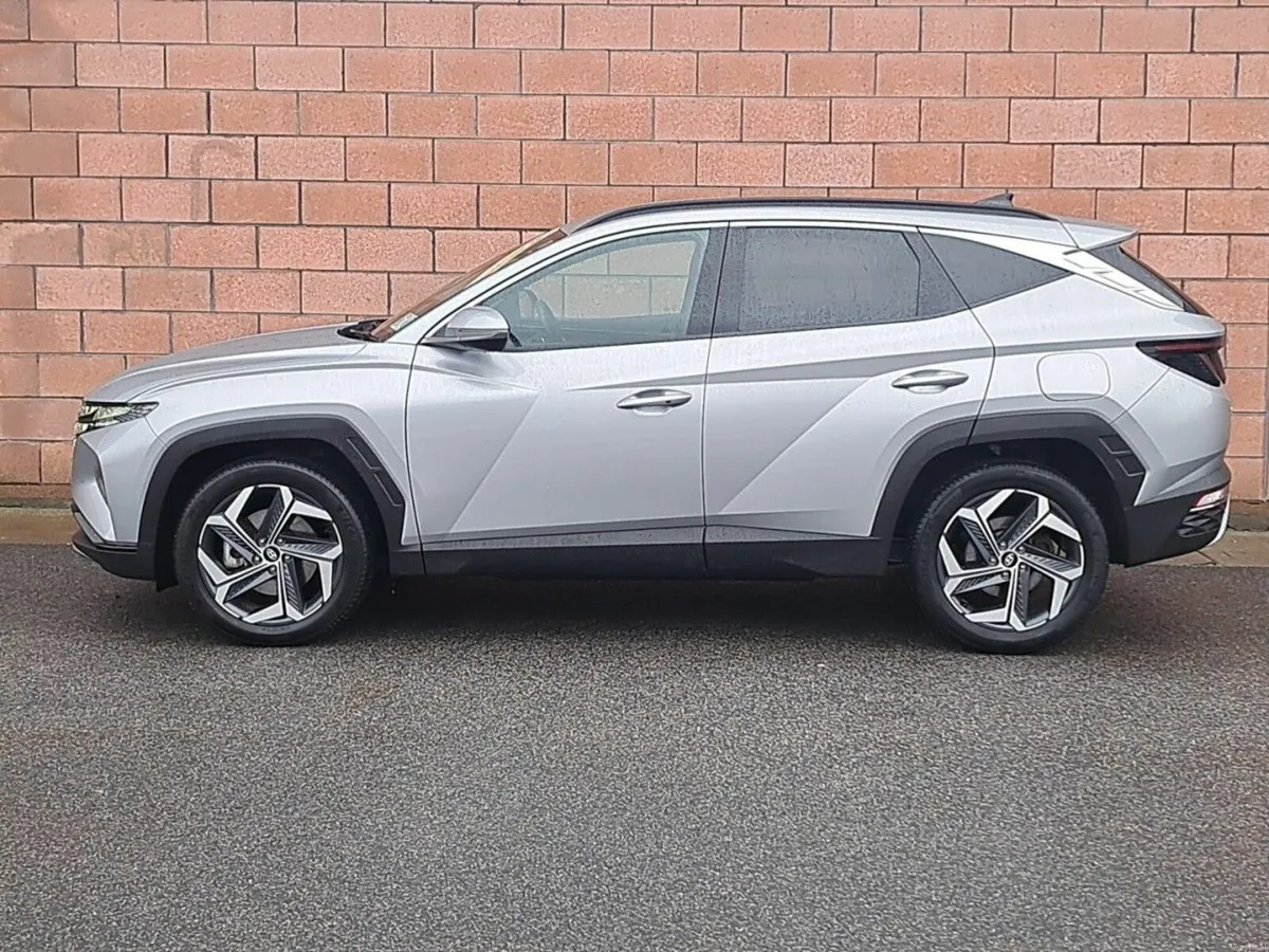 Hyundai Tucson Executive Plus Hybrid Automatic. - Image 3