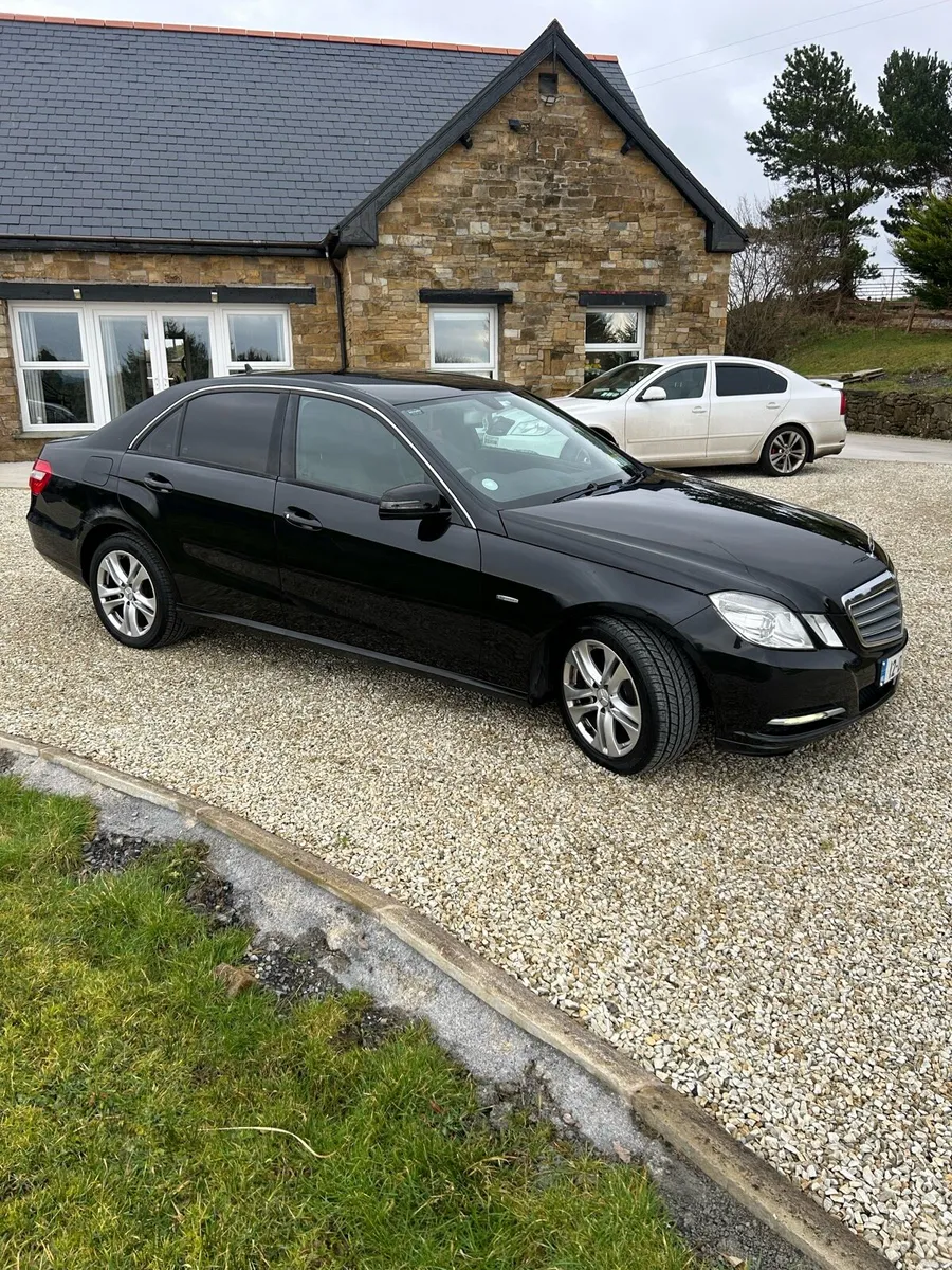 2012 Mercedes CDI E220 Blue Efficiency - Image 2