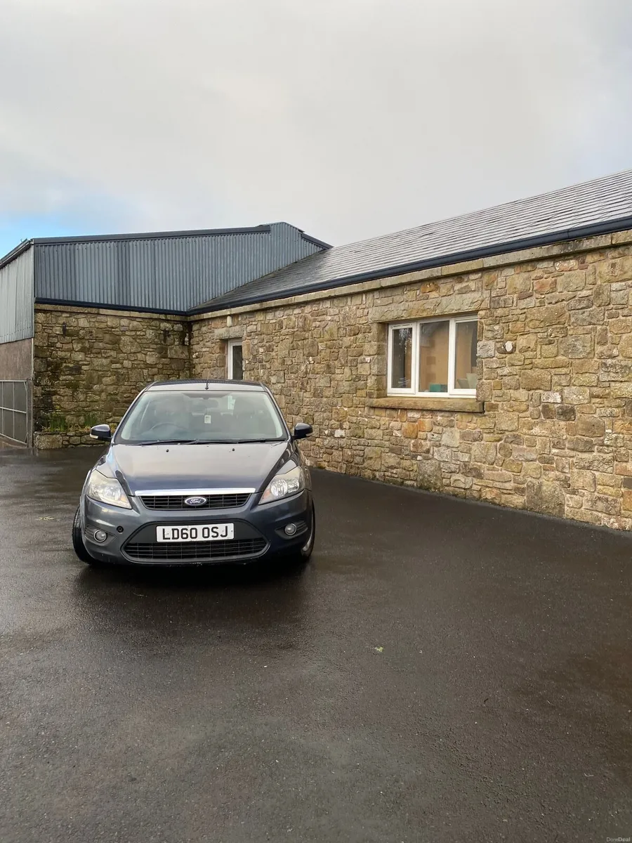 Ford Focus 2010 - Image 2