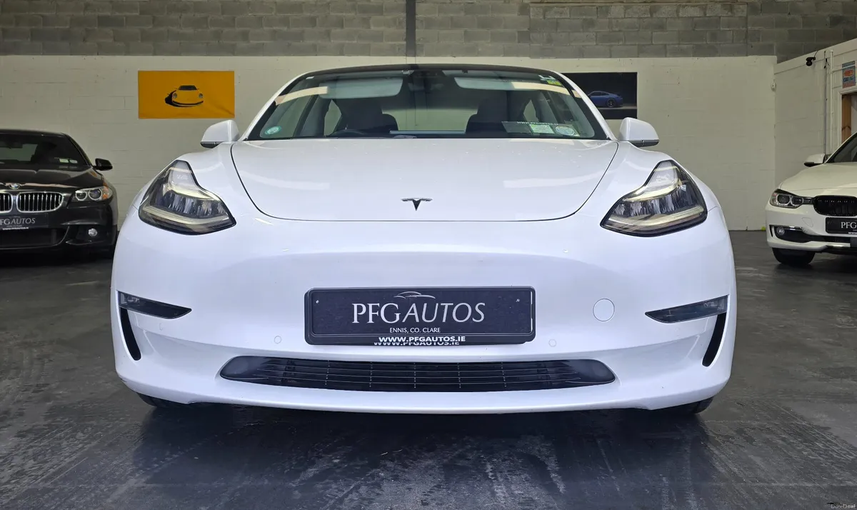 19 Model 3 - Image 2