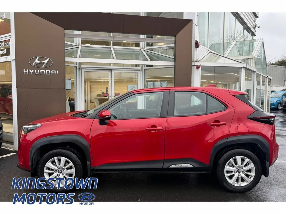 Toyota Yaris Cross Luna 4DR Auto - Image 3