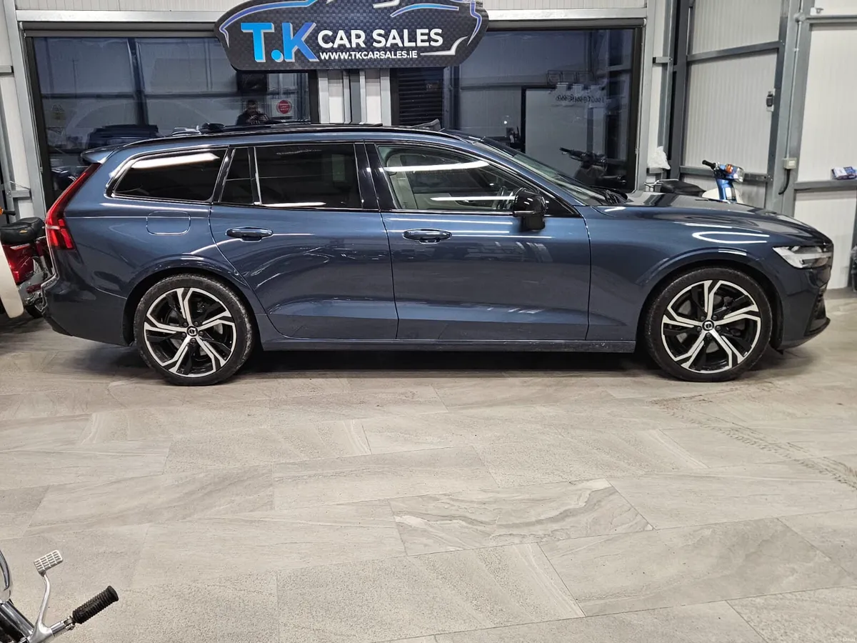 222 VOLVO V60 ESTATE ULTIMATE  350 BHP - Image 2