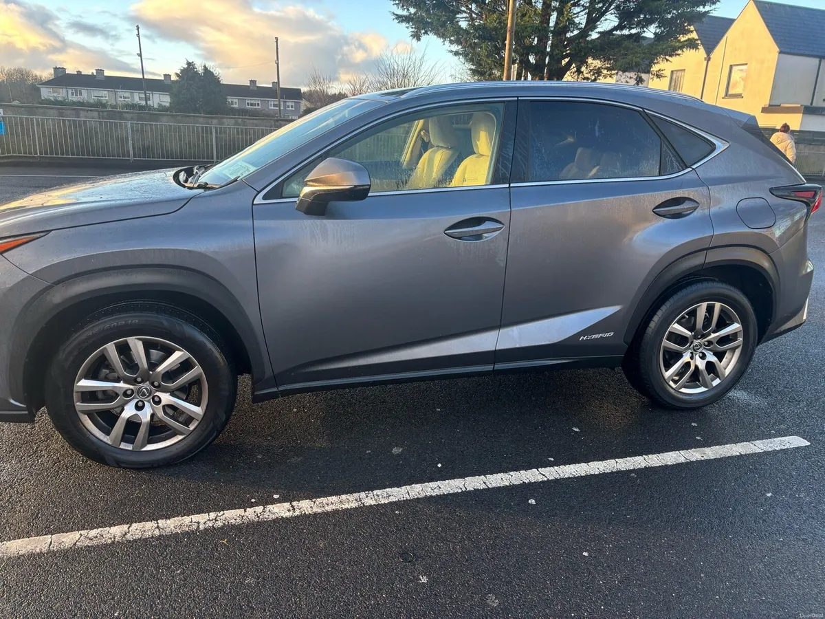 Lexus Nx300h - Image 2
