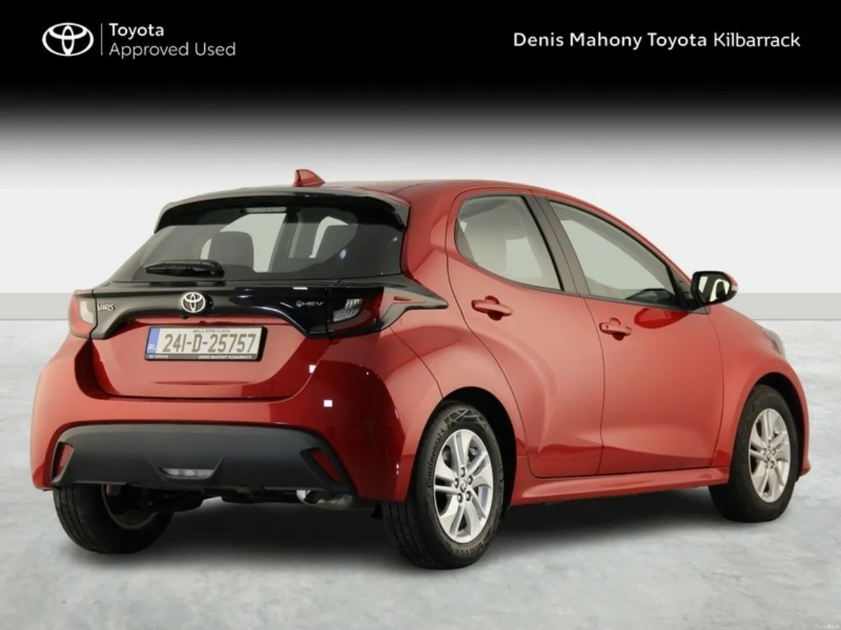 Toyota Yaris YARIS HYBRID 1.5 LUNA - Image 2