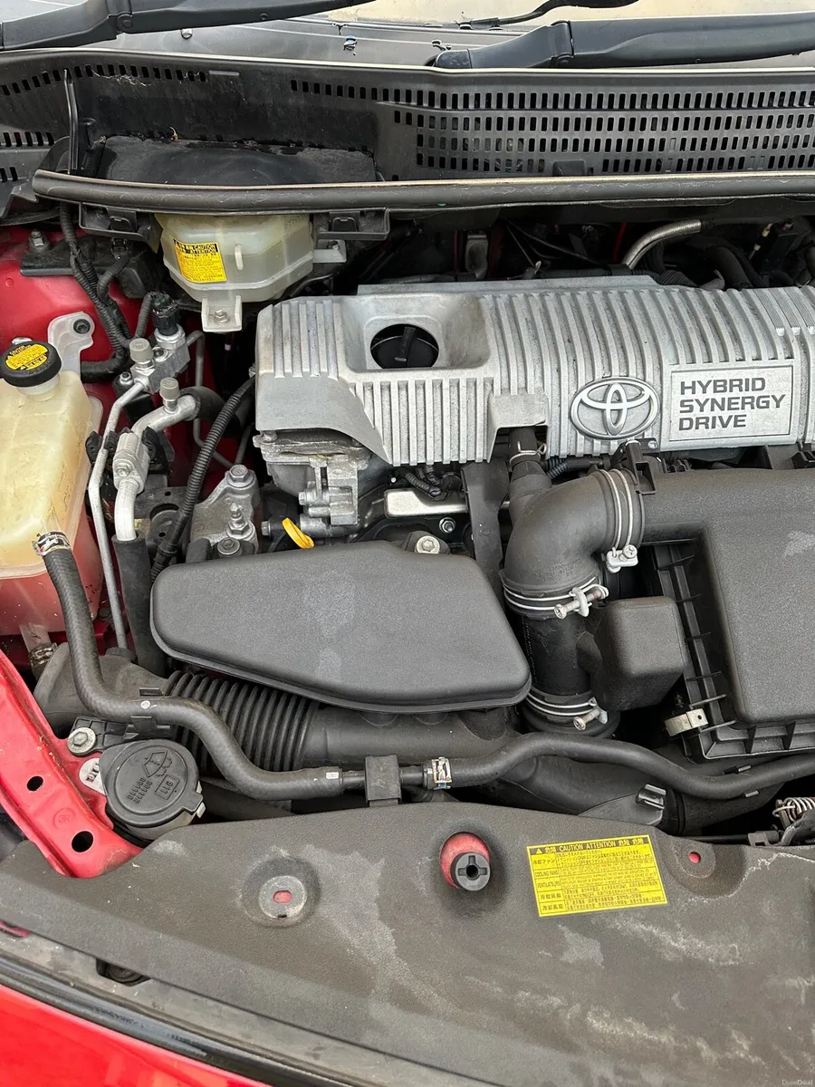 2013 Toyota Prius alpha 7 seater - Image 3