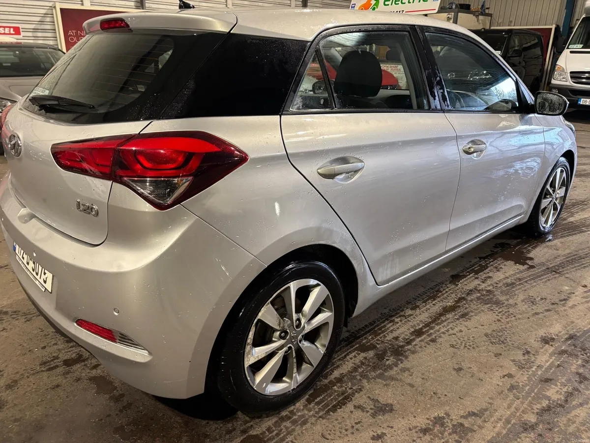 2017 Hyundai i20 automatic 1.2ltr - Image 3