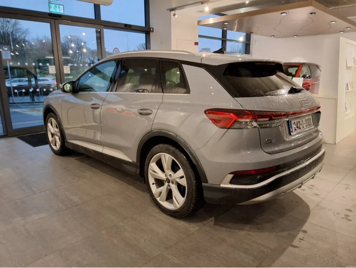 Audi Q4 e-tron S LINE 45 S Line ** 82 kW ** - Image 3