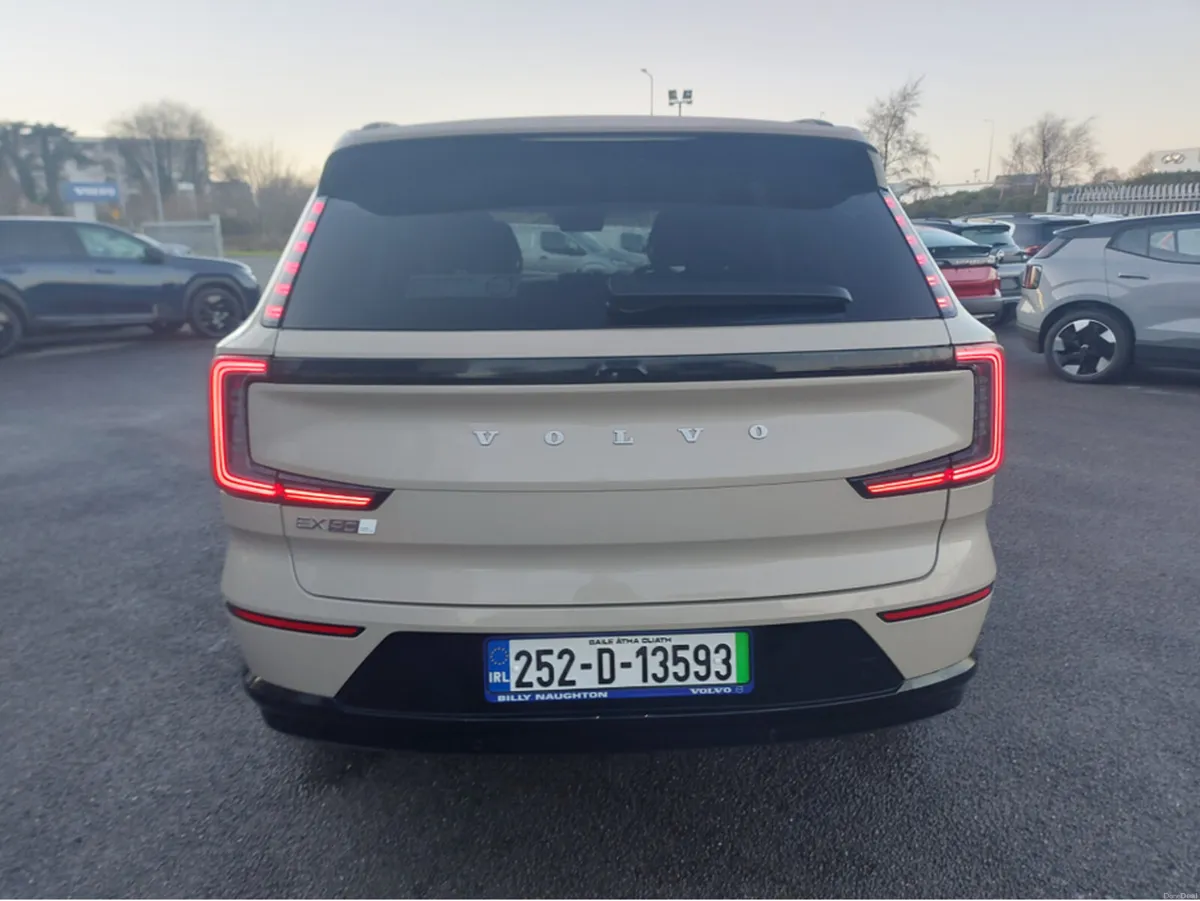 Volvo EX90 TWIN MOTOR PERFORMANCE AWD ULTRA - Image 3