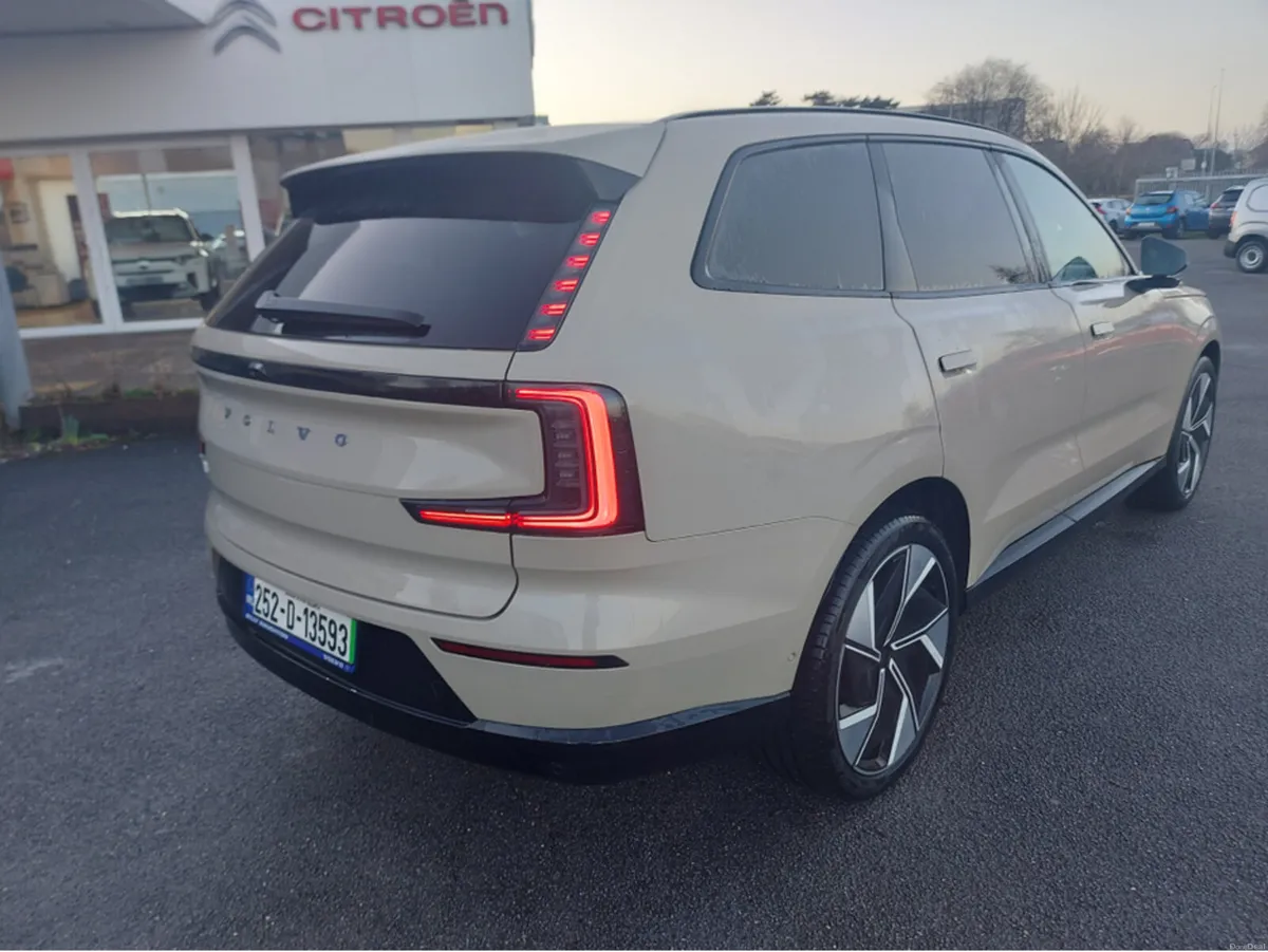 Volvo EX90 TWIN MOTOR PERFORMANCE AWD ULTRA - Image 6