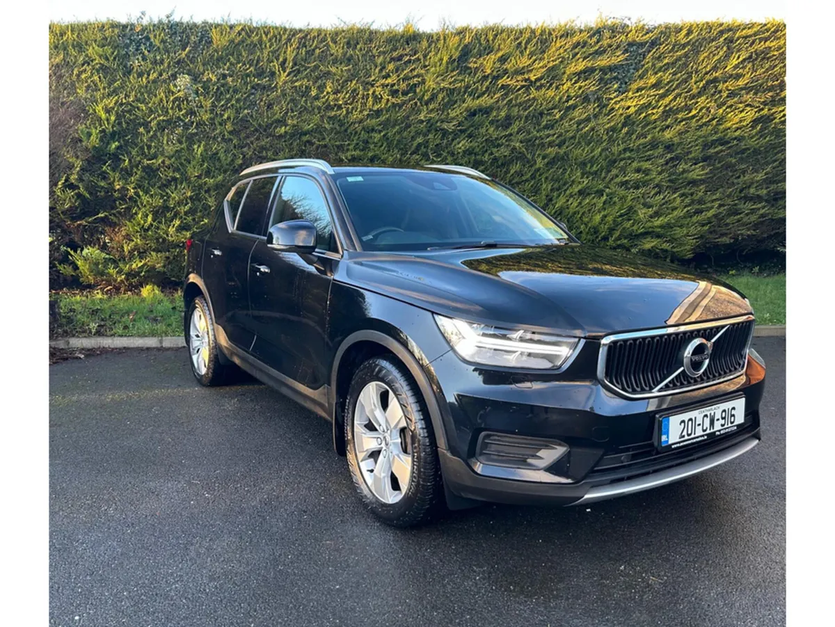 Volvo XC40 D3 MOMENTUM 5DR - Image 1