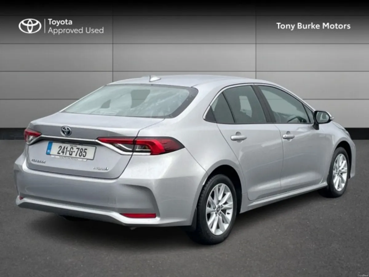 Toyota Corolla Saloon - Luna Edition - 1.8 Hybrid - Image 2