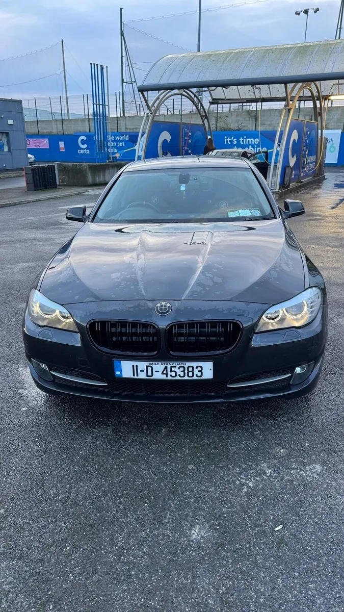 BMW 5-Series 2011 - Image 1