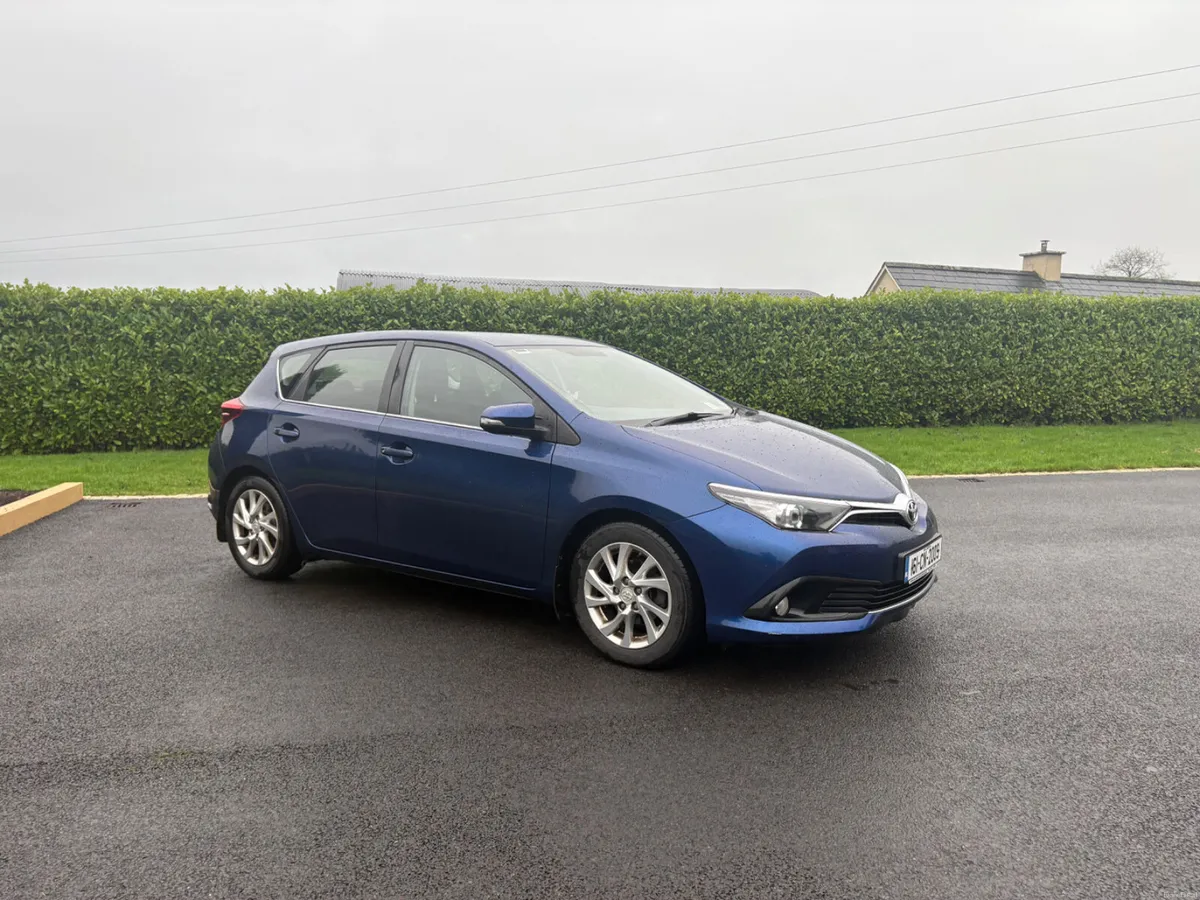 Toyota Auris 2016 - Image 2