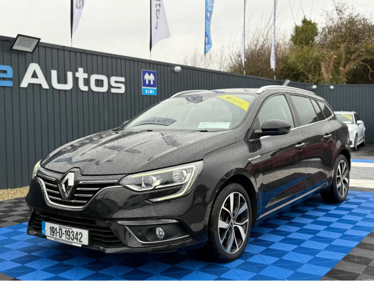 Renault Megane ICONIC SPORT TOURER - 1.3 PETROL - - Image 3