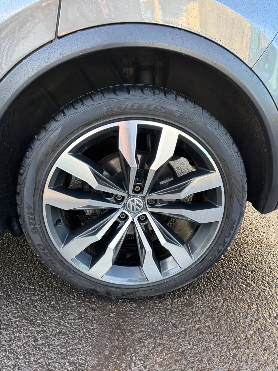 Volkswagen Tiguan 2019  2.0 TDI 150HP 4WD R-Line D - Image 6