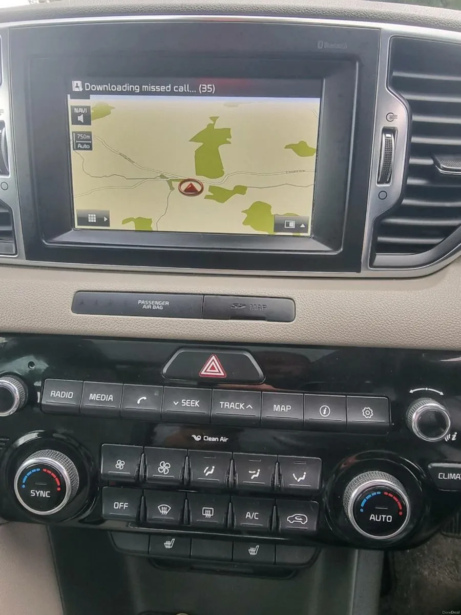 Kia sportage 1.7d with PANORAMIC ROOF( top range ) - Image 4