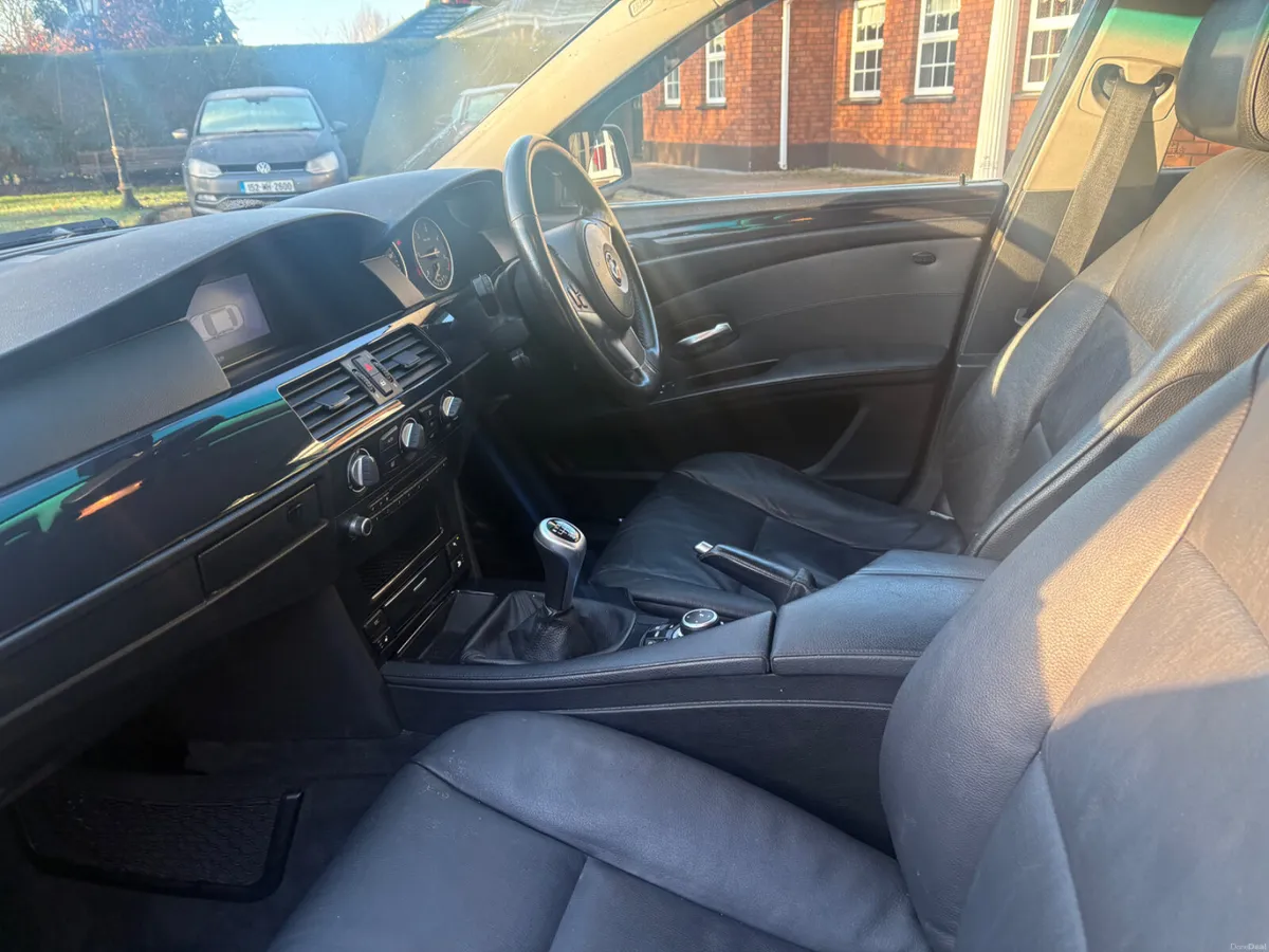 BMW 5-Series 2009 - Image 4