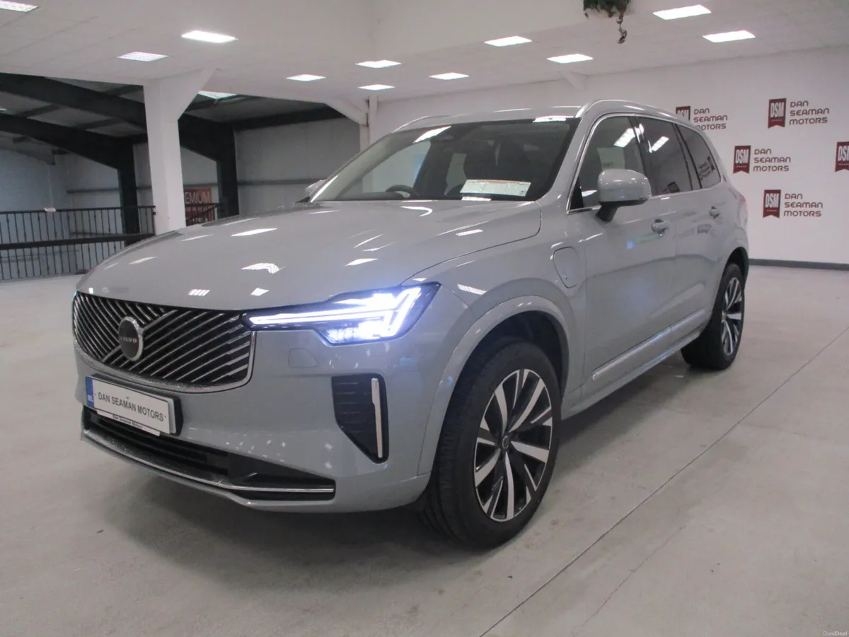 Volvo XC90 T8 CORE 7 SEATER PHEV 2025 - Image 4
