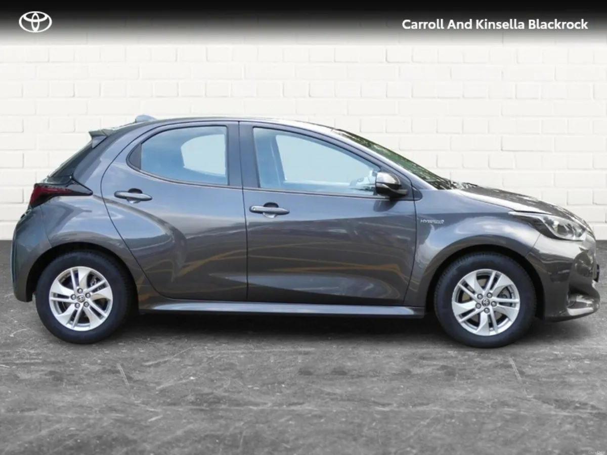 Toyota Yaris Hybrid Luna - Image 3