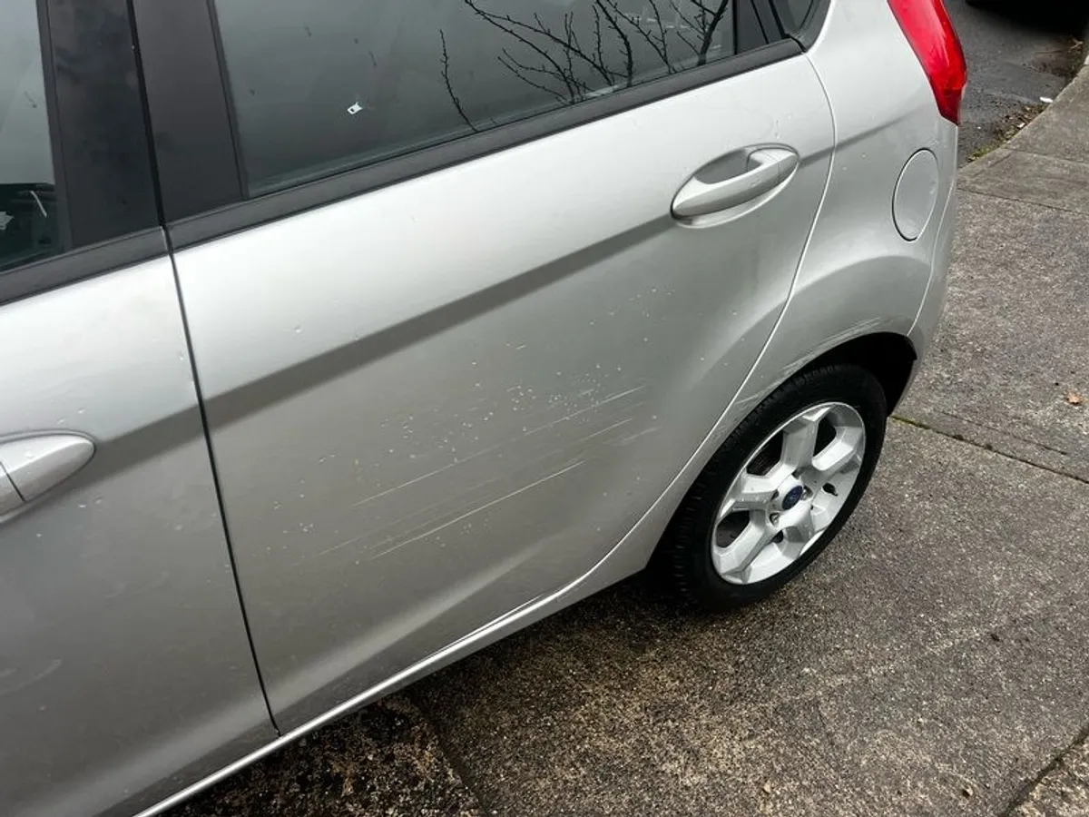 2011 Ford Fiesta - Image 4