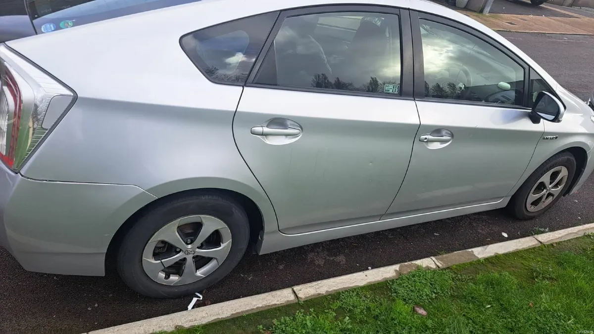 Toyota Prius 2014 - Image 2