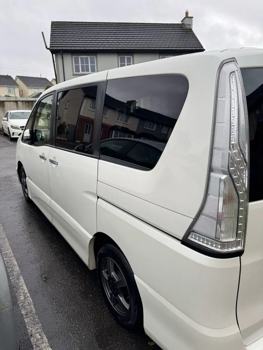 2014 Nissan Serena - Image 2