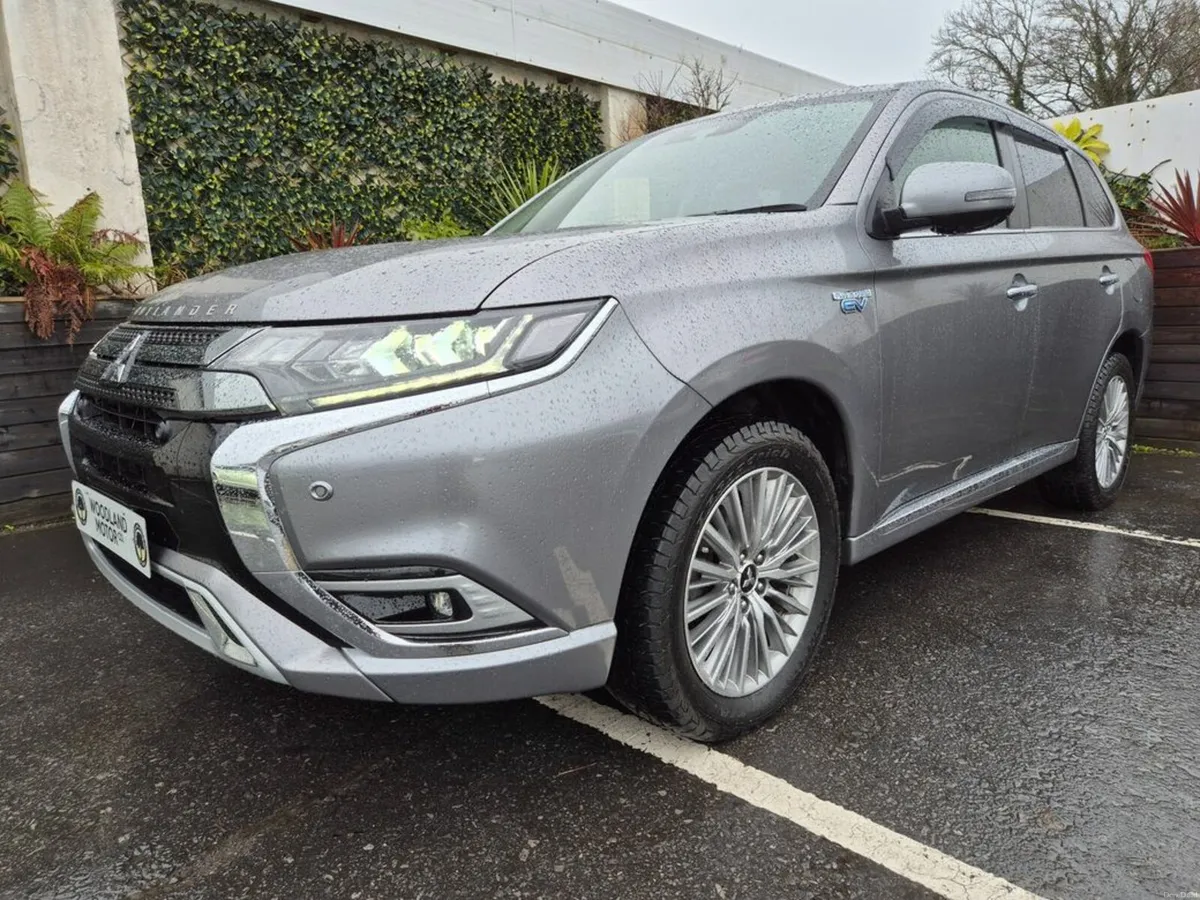 Mitsubishi Outlander 2.4 PHEV / INTENSE SAFETY PAC - Image 1