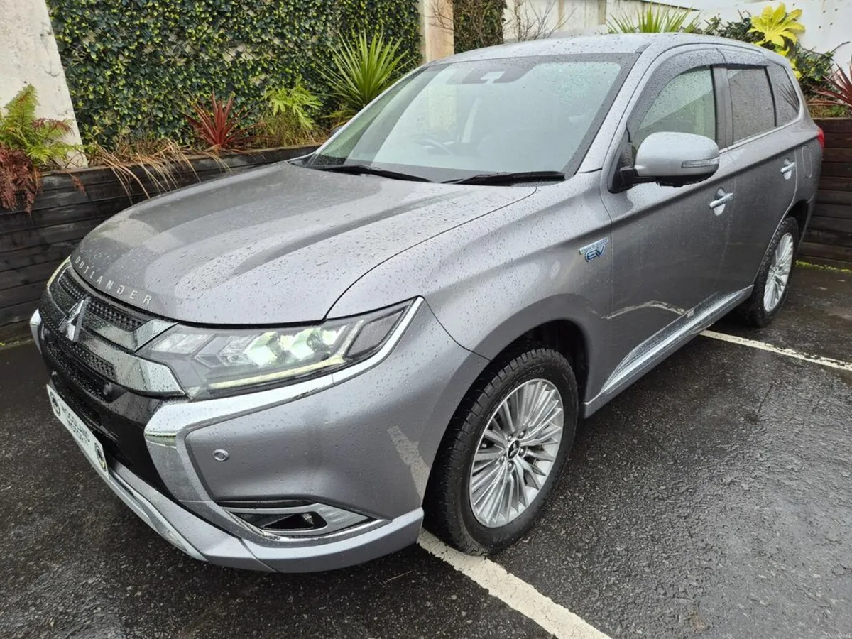 Mitsubishi Outlander 2.4 PHEV / INTENSE SAFETY PAC - Image 3