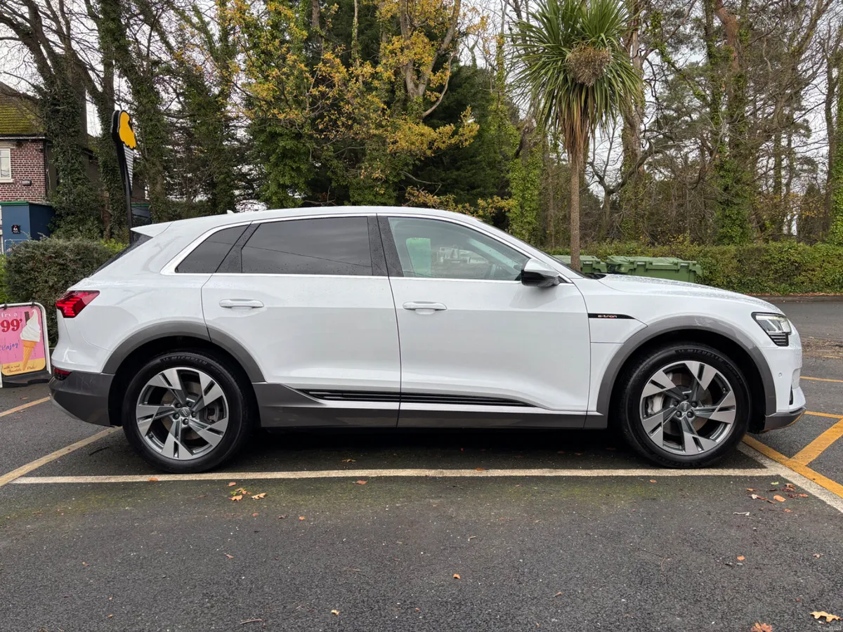 AUDI E TRON '50' - QUATTRO 'SPORT' FASH - 2 KEYS - Image 4