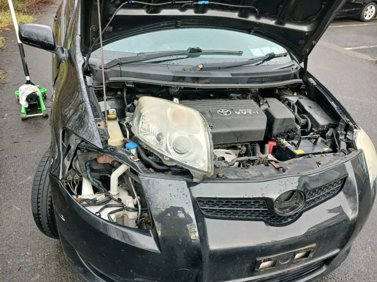 Toyota Auris (Parts/Scrap) - Image 3