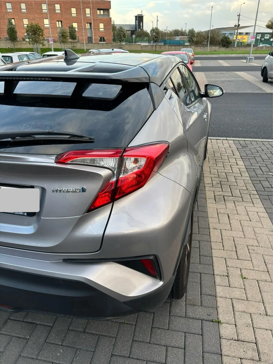 🚗 2018 Toyota C-HR Hybrid Luna Sport – Automatic - Image 4