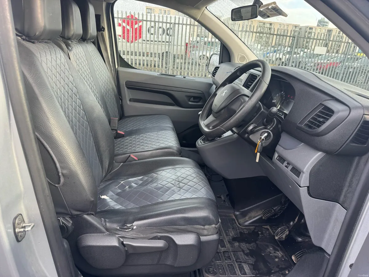 2019 9 seat Minibus - Image 3