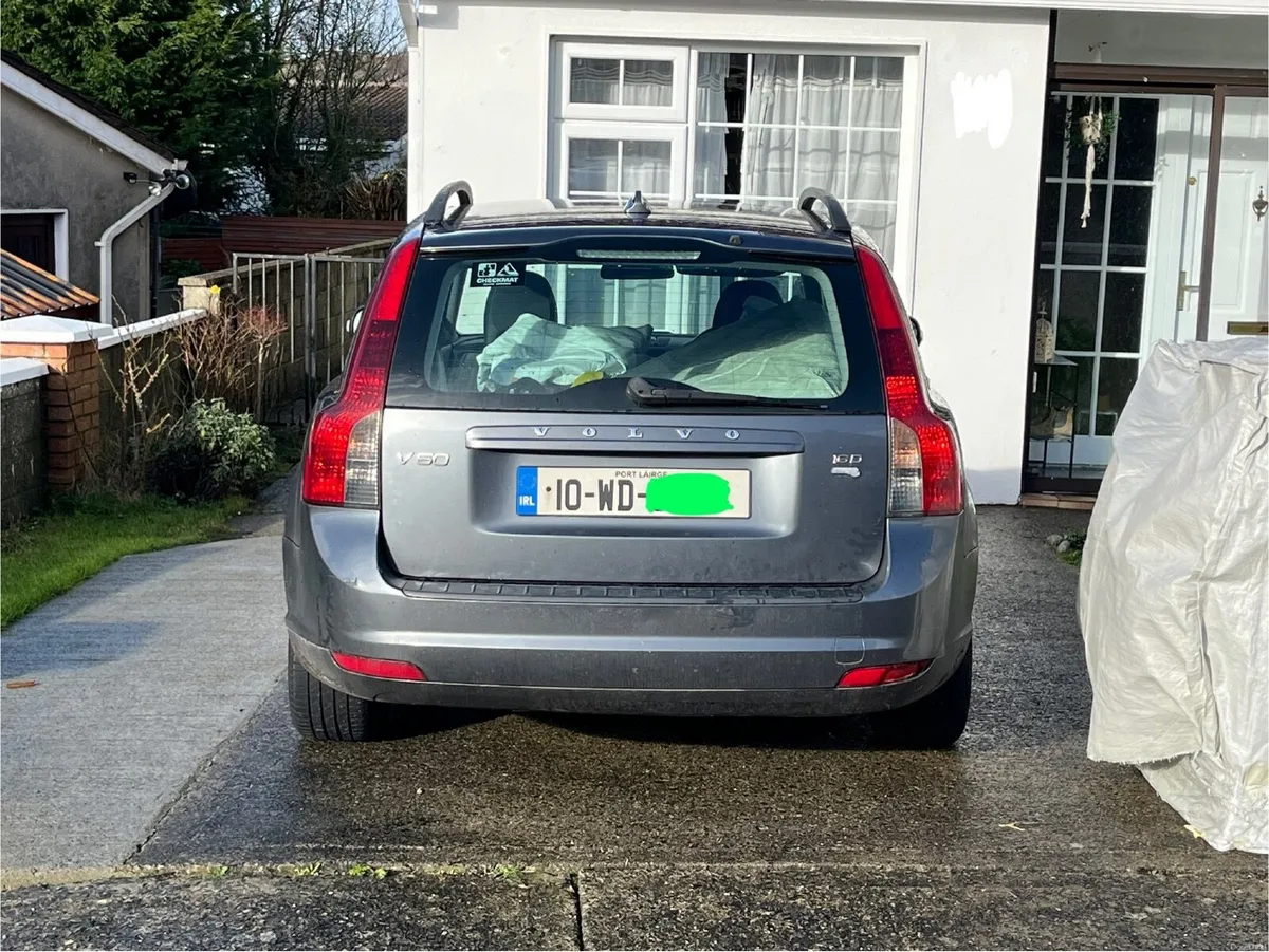 Volvo V50 2010 - Image 2