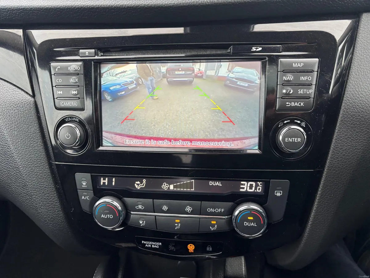 Nissan Qashqai 2019  1.2  PETROL  LOW  MILEAGE - Image 4