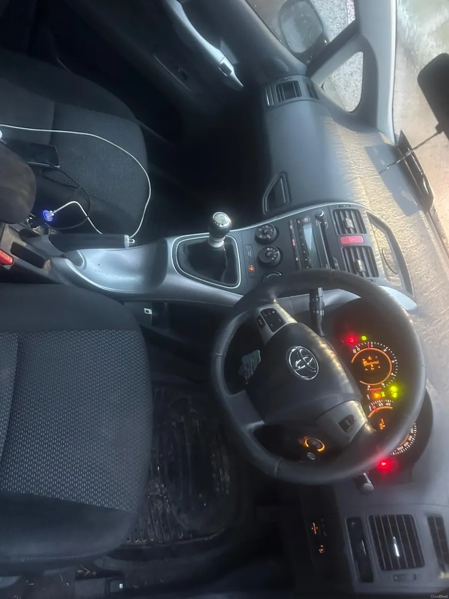 Toyota Auris 2010 - Image 4