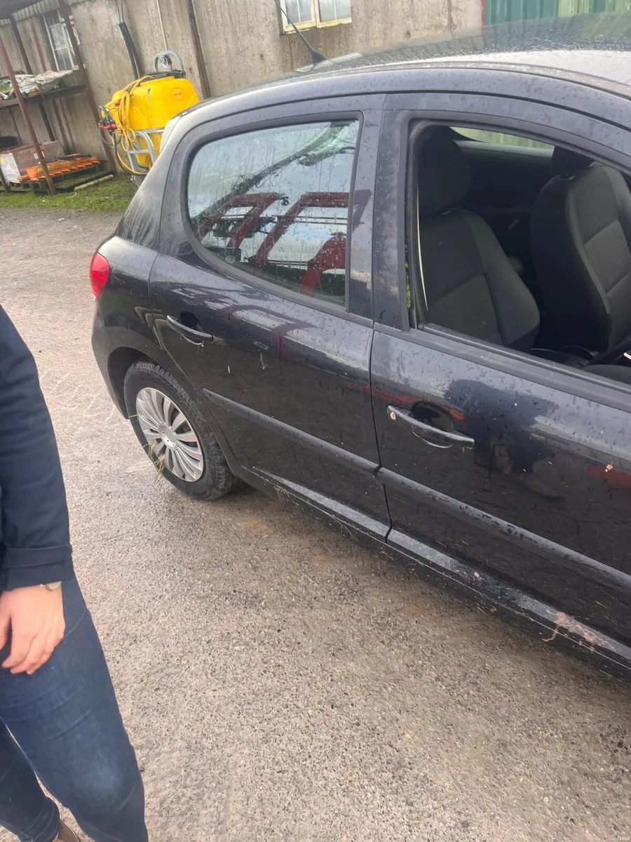 Peugeot 207 2011 - Image 2