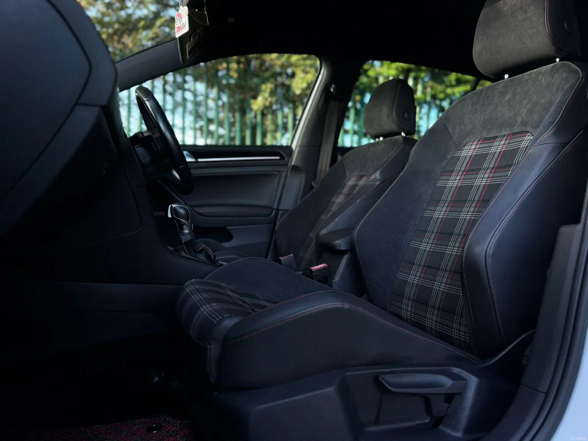 VW Golf GTI Performance Pack - Image 4