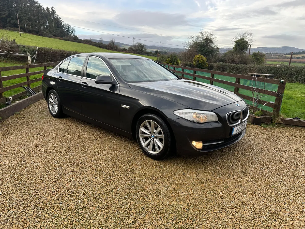 BMW 5-Series 2011 - Image 2