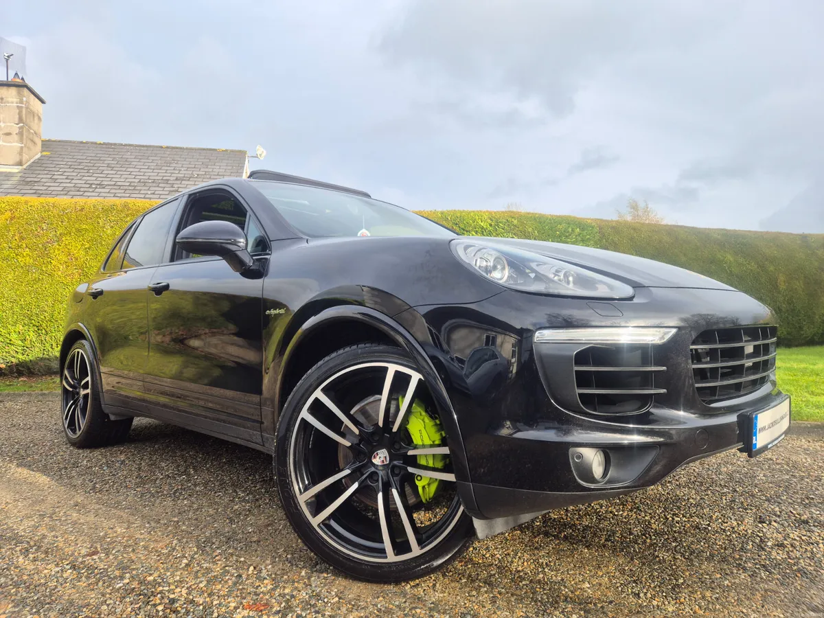 162'PORSCHE CAYENNE S HYBRID - Image 2