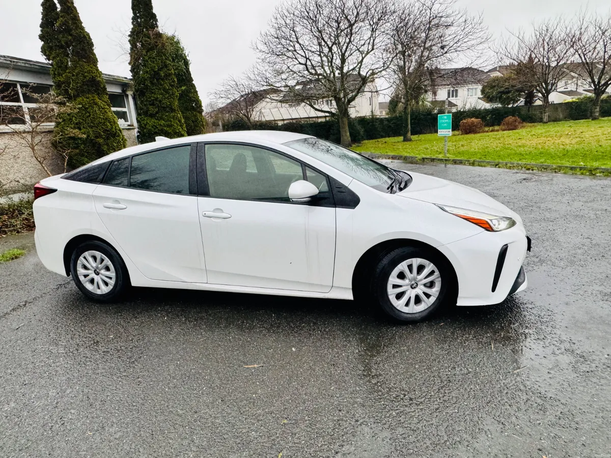 Toyota Prius in Superb Condition Hi Spec low milea - Image 3
