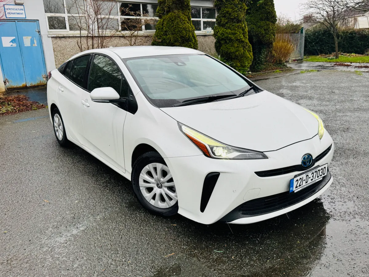 Toyota Prius in Superb Condition Hi Spec low milea - Image 2