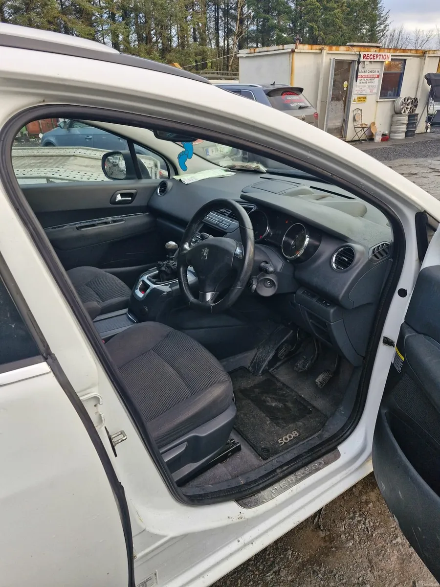 Peugeot 5008 2015 - Image 1