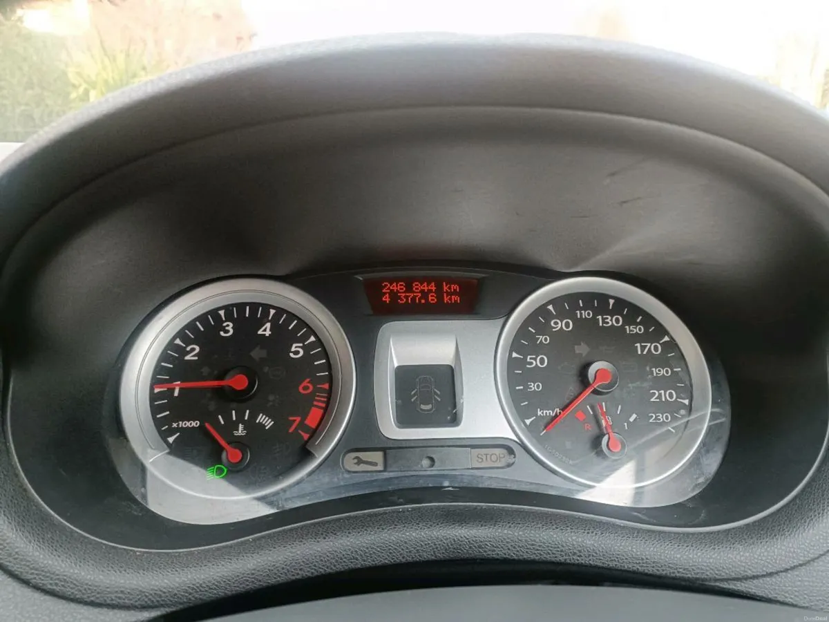 Renault Clio 1.1 2010 - Image 2