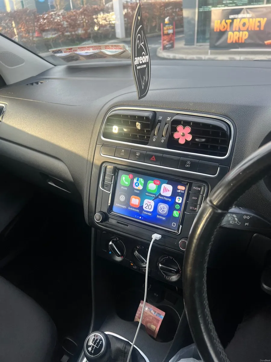 Volkswagen Polo 2011 - Image 2