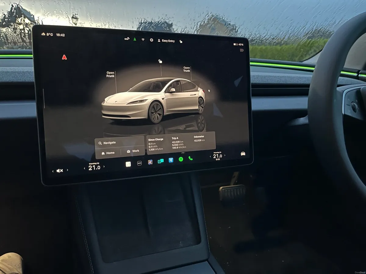 Tesla Model 3 2025 Long Range RWD - Image 3