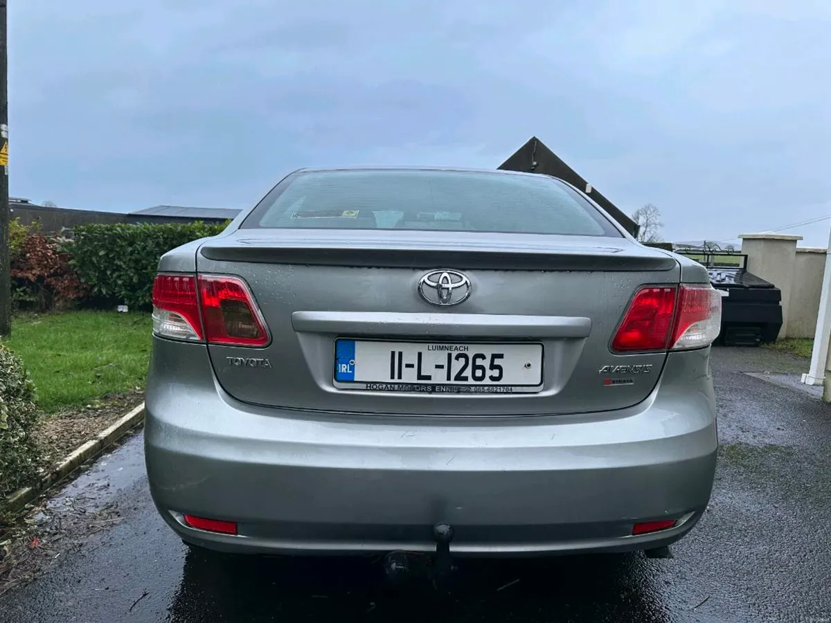 Toyota Avensis 2011 - Image 4