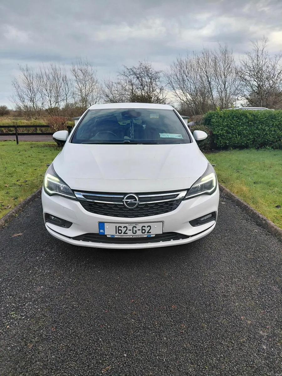 Immaculate Opel Astra c/w K R17 Alloys - Image 3