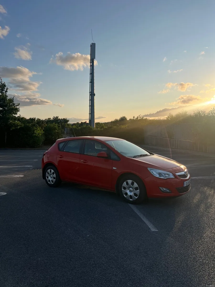 2012 Opel Astra *LOW MILEAGE - 123KM* - Image 1